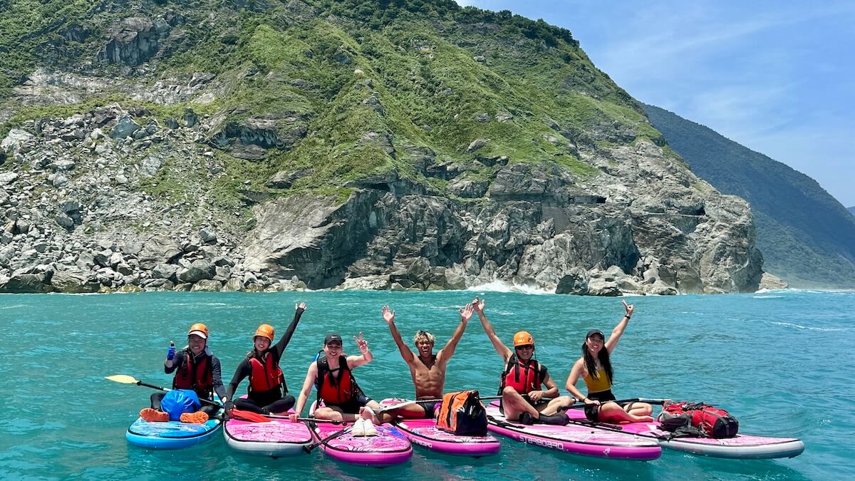 好野人象鼻隧道 SUP 魯賓遜團，結合海上立槳與岩壁攀登，挑戰姑姑子斷崖秘境