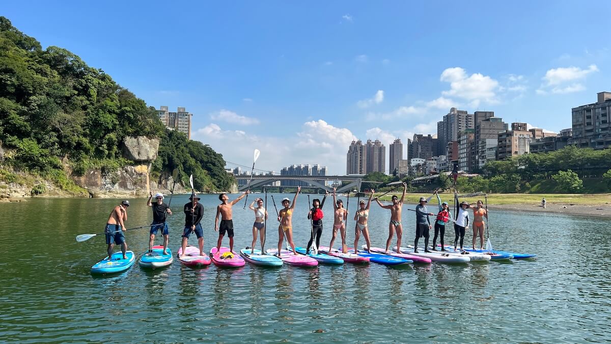 好野人丙級 SUP 立槳教練證照班，使用 Starboard 裝備，世壯運金牌教練曾昭源親自授課