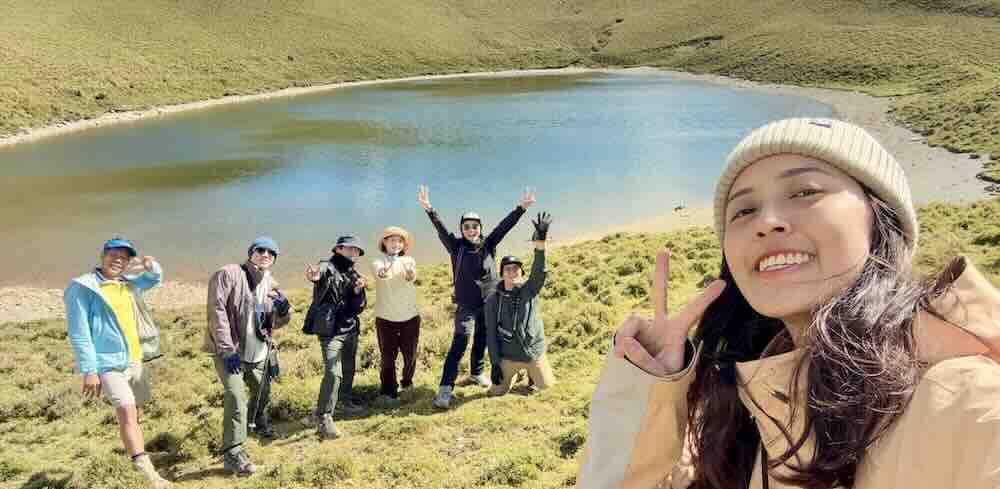 嘉明湖完整攻略主題圖，呈現高山步道與嘉明湖景觀