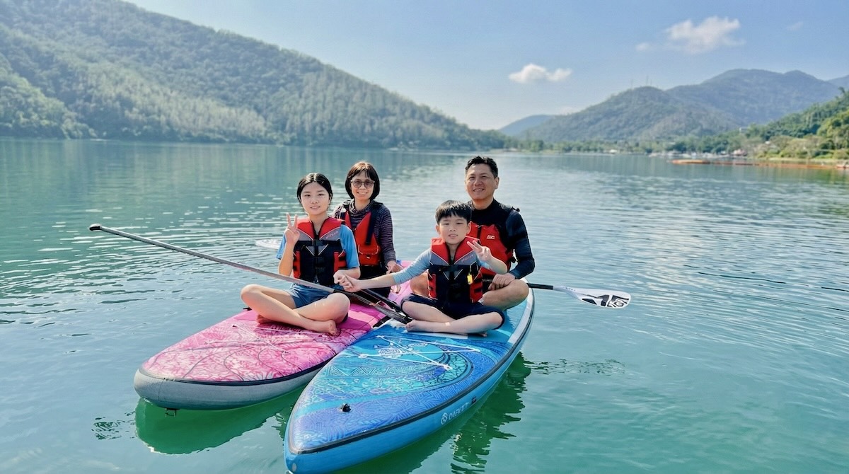 好野人鯉魚潭 SUP 立槳體驗，花蓮親子水上活動，使用 Starboard 頂級裝備