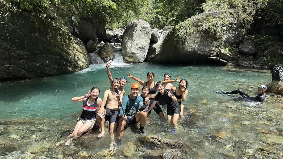 砂婆礑溪全日溯溪，花蓮水源地深潭跳水與溪谷野炊合照