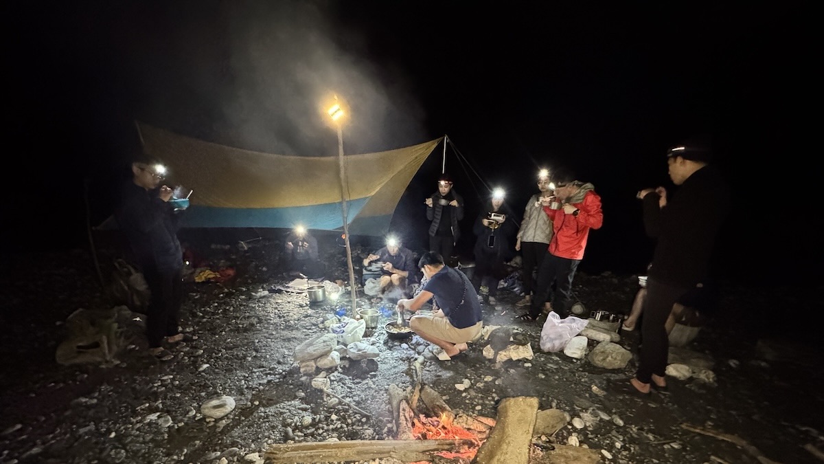 好野人萬榮野溪溫泉兩天一夜露營團|星空營火晚餐 好野人萬榮野溪溫泉兩天一夜,摩里沙卡洞穴溫泉露營,享受星空與營火
